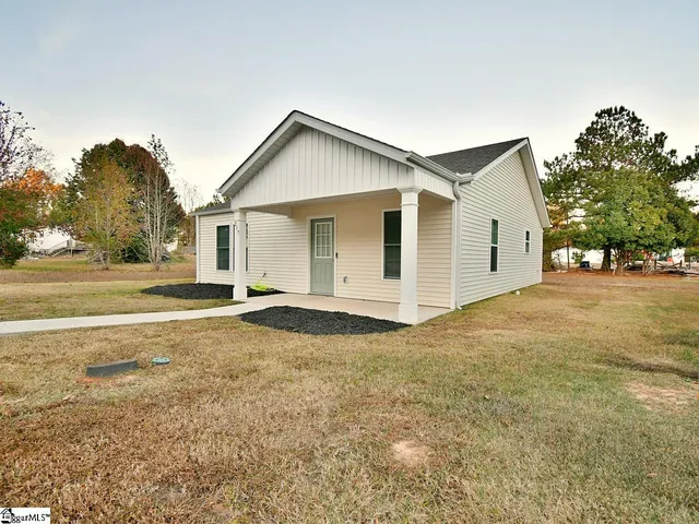 $204,000 | 217 Brandi Lane, Clinton, SC 29325