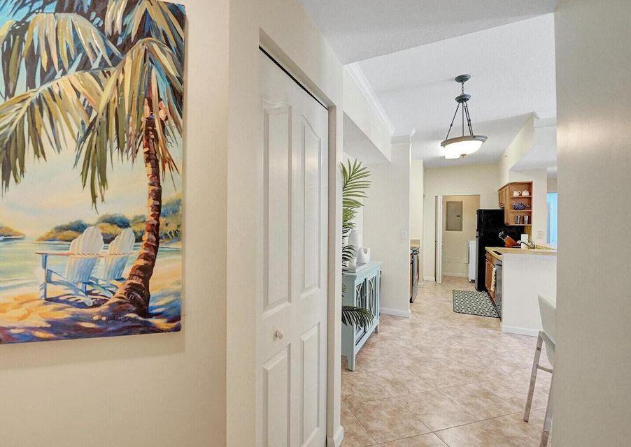 9857 Baywinds Boulevard, Unit 9302 West Palm Beach, FL 33411 - Photo 7 of 45 a view of a living room