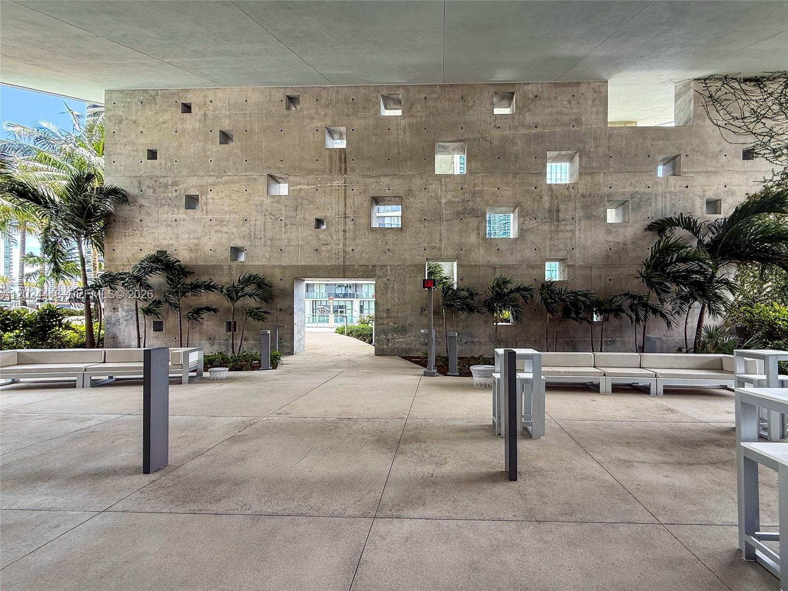 88 Southwest 7th Street, Unit 2008 Miami, FL 33130 - Photo 32 of 47