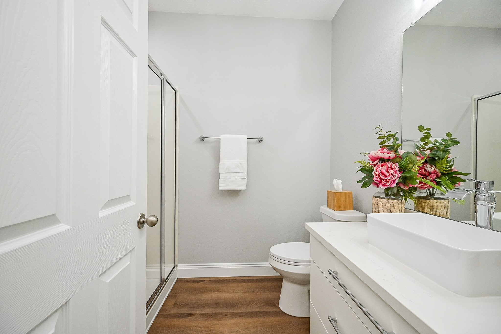 25608 Kransburg Ridge Court Porter, TX 77365 - Photo 23 of 30 Third full bath just outside the breakfast and kitchen area.