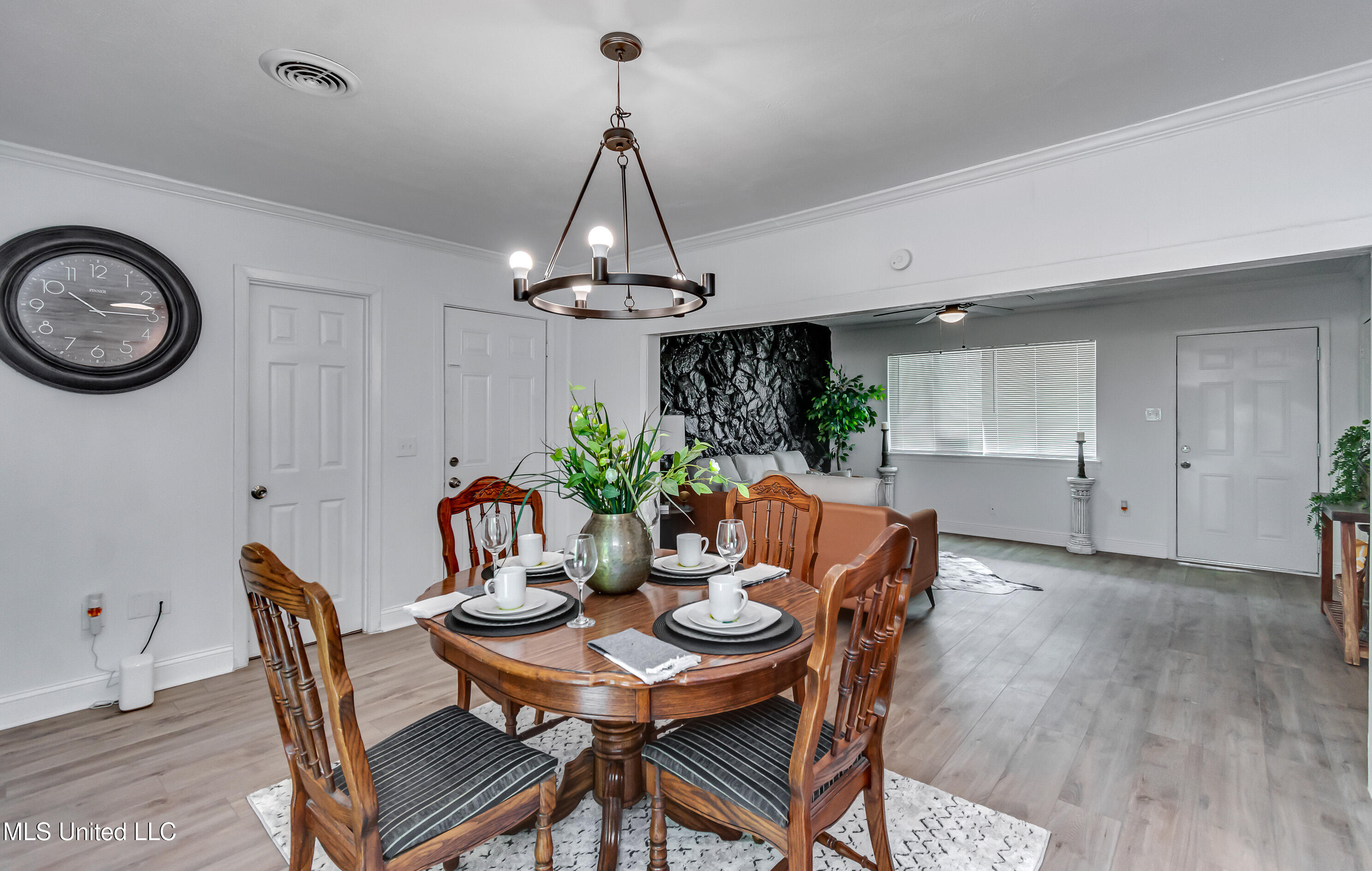 667 Queen Circle Jackson, MS 39209 - Photo 13 of 38 667 Queen Cir-27