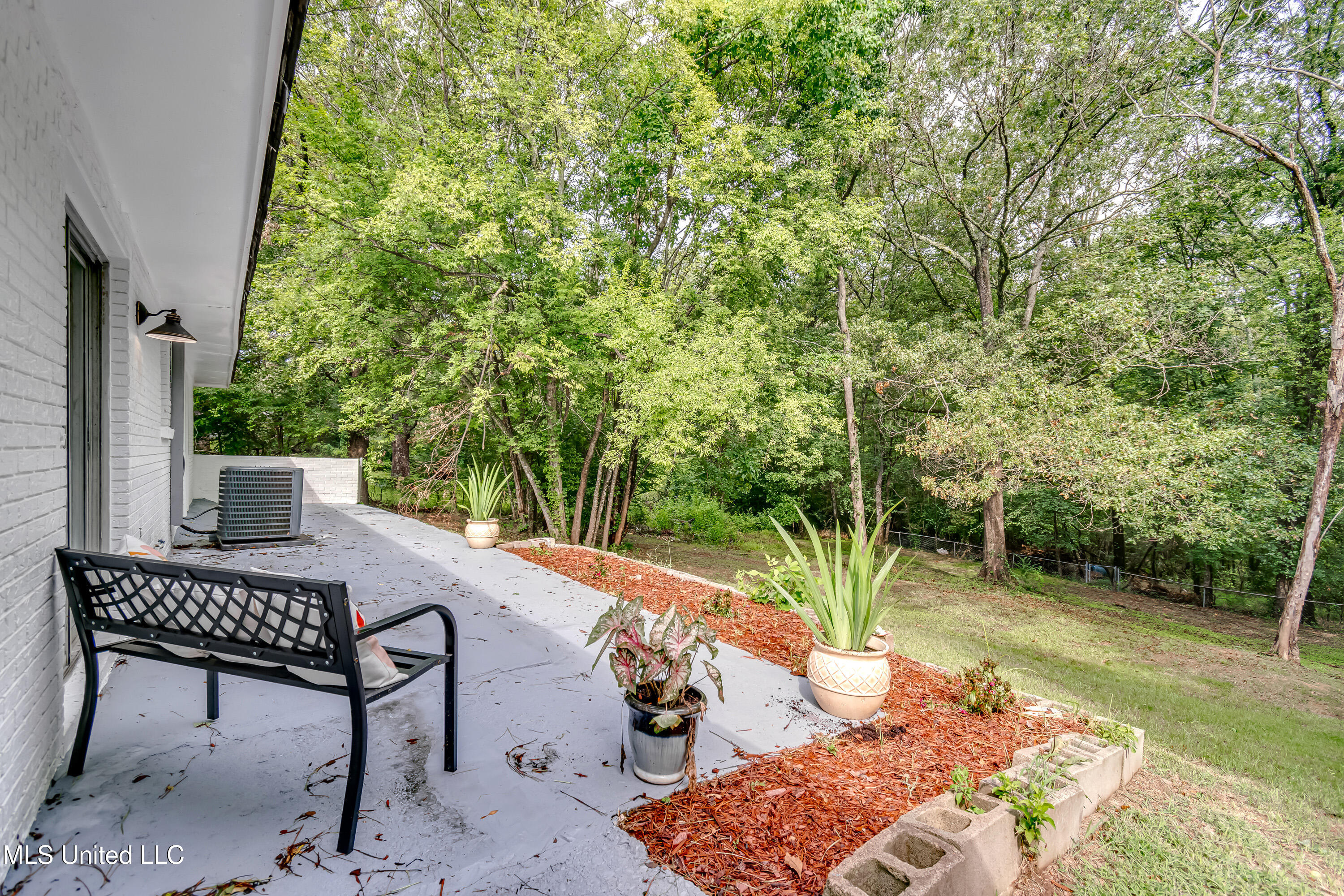 667 Queen Circle Jackson, MS 39209 - Photo 37 of 38 667 Queen Cir-14