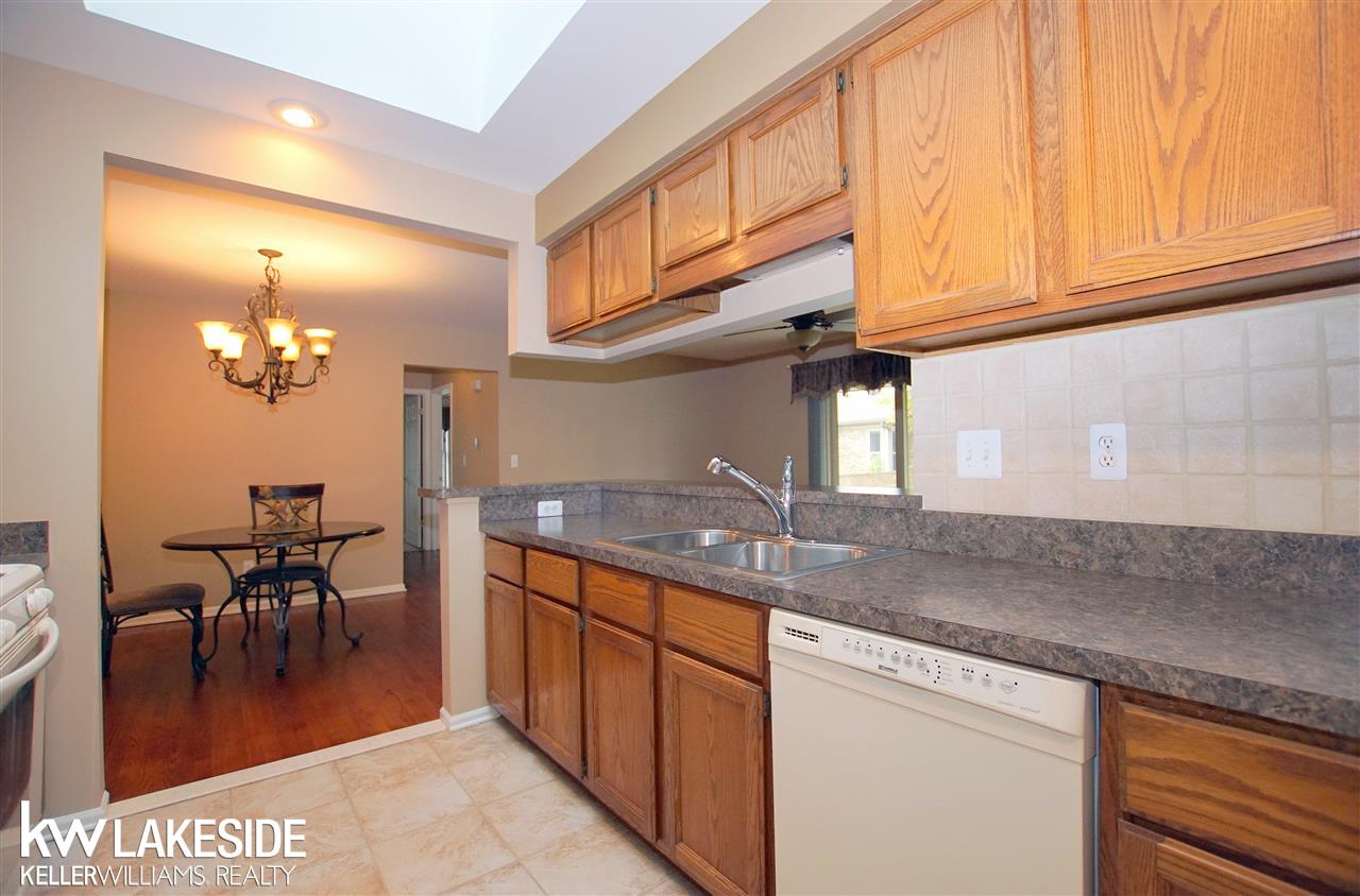 49536 Roxbury Court Utica, MI 48315 - Photo 12 of 20