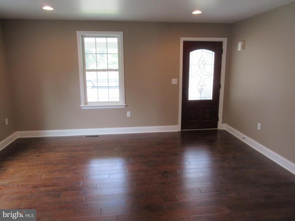 103 South Locust Street Lititz, PA 17543 - Photo 5 of 21