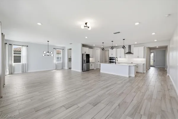 $3,700 | 2038 Grove Drive, Naples, FL 34120