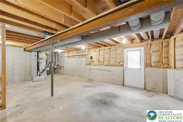 $2,470 | 1332 Adams Street, Northampton, PA 18067