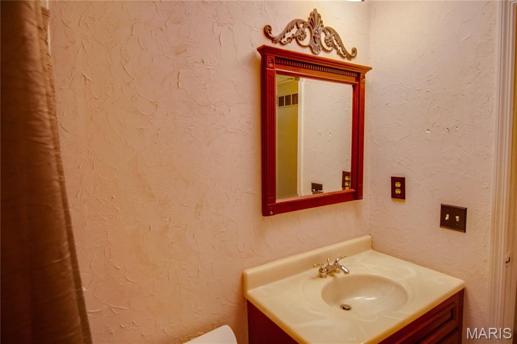 4432 Thatcher Road Alton, IL 62002 - Photo 39 of 59 Gallery Image 39