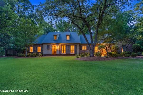 $1,274,900 | 112 Heatherwood Drive, Hattiesburg, MS 39402