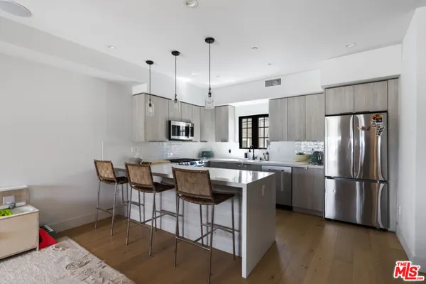 $6,500 | 738 Parkman Avenue, Los Angeles, CA 90026