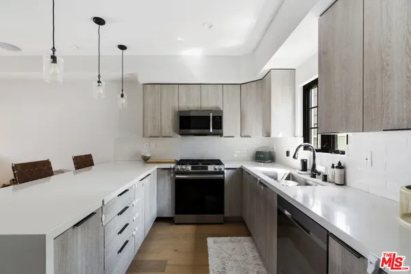 $6,500 | 738 Parkman Avenue, Los Angeles, CA 90026