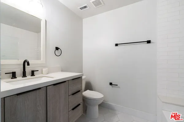 $6,500 | 738 Parkman Avenue, Los Angeles, CA 90026