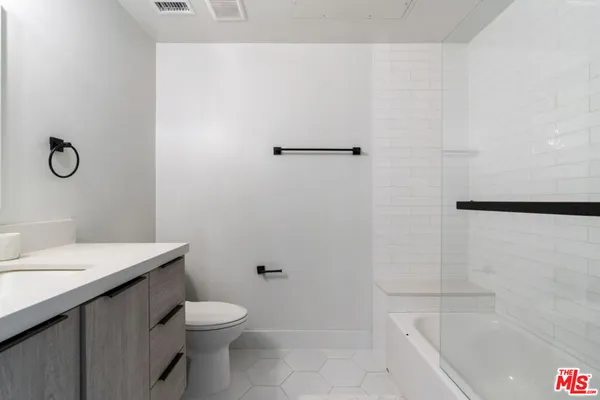 $6,500 | 738 Parkman Avenue, Los Angeles, CA 90026
