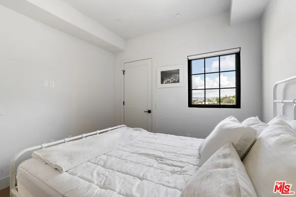 $6,500 | 738 Parkman Avenue, Los Angeles, CA 90026