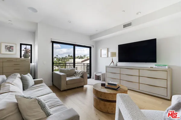 $6,500 | 738 Parkman Avenue, Los Angeles, CA 90026