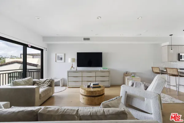 $6,500 | 738 Parkman Avenue, Los Angeles, CA 90026