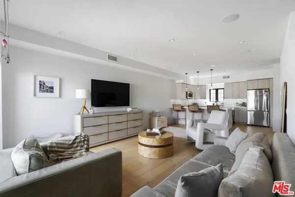 $6,500 | 738 Parkman Avenue, Los Angeles, CA 90026