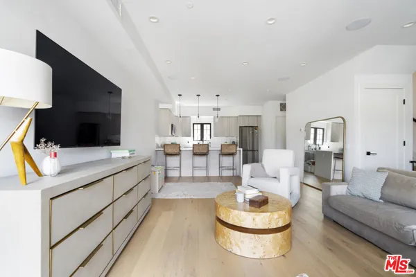 $6,500 | 738 Parkman Avenue, Los Angeles, CA 90026