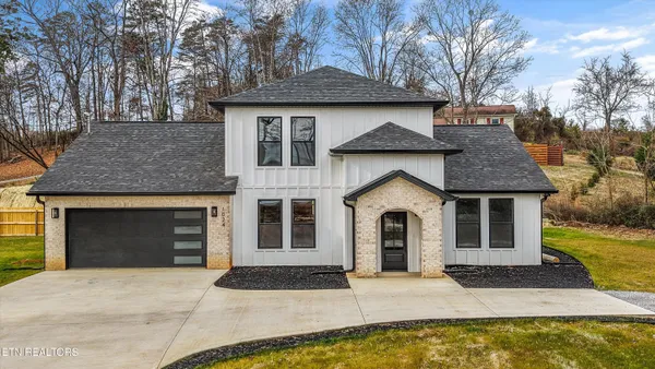 $499,000 | 1024 North Gay Street, Dandridge, TN 37725