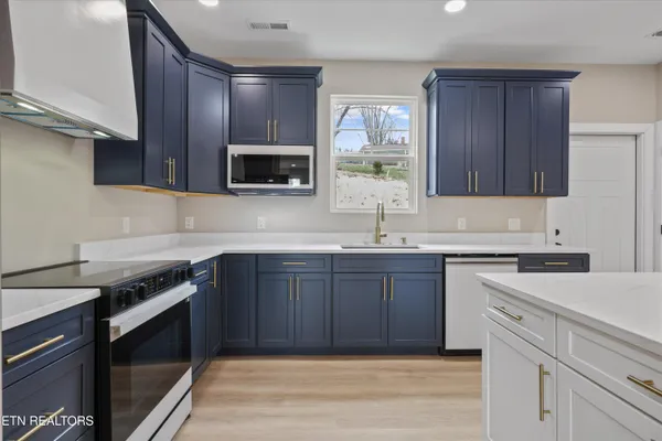 $499,000 | 1024 North Gay Street, Dandridge, TN 37725