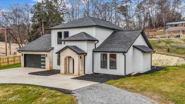 $499,000 | 1024 North Gay Street, Dandridge, TN 37725