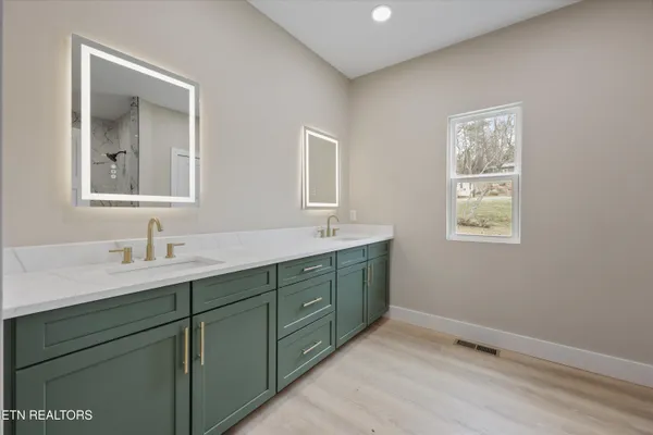 $499,000 | 1024 North Gay Street, Dandridge, TN 37725