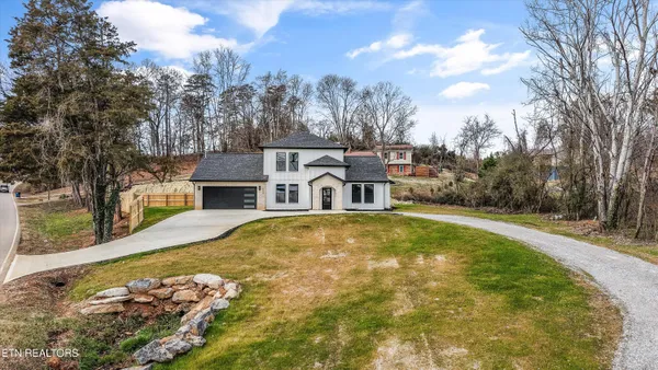 $499,000 | 1024 North Gay Street, Dandridge, TN 37725