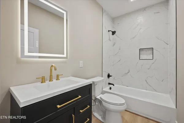 $499,000 | 1024 North Gay Street, Dandridge, TN 37725