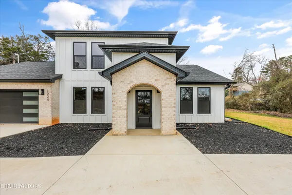 $499,000 | 1024 North Gay Street, Dandridge, TN 37725