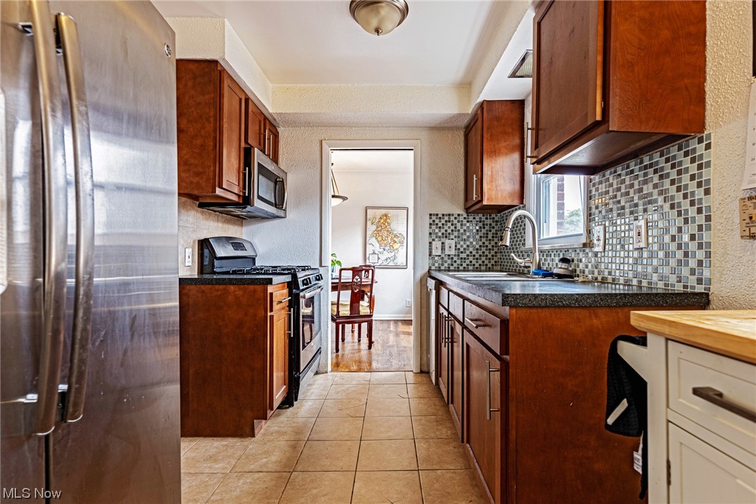 14286 Cedar Road Cleveland, OH 44121 - Photo 4 of 31