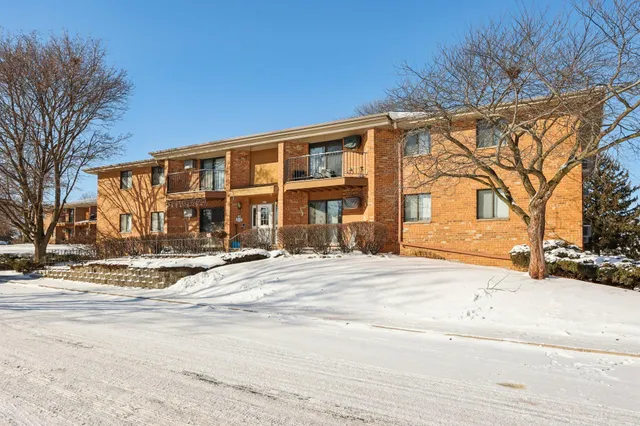 $189,900 | 4417 South Green Ridge Circle, Unit G, Greenfield, WI 53220