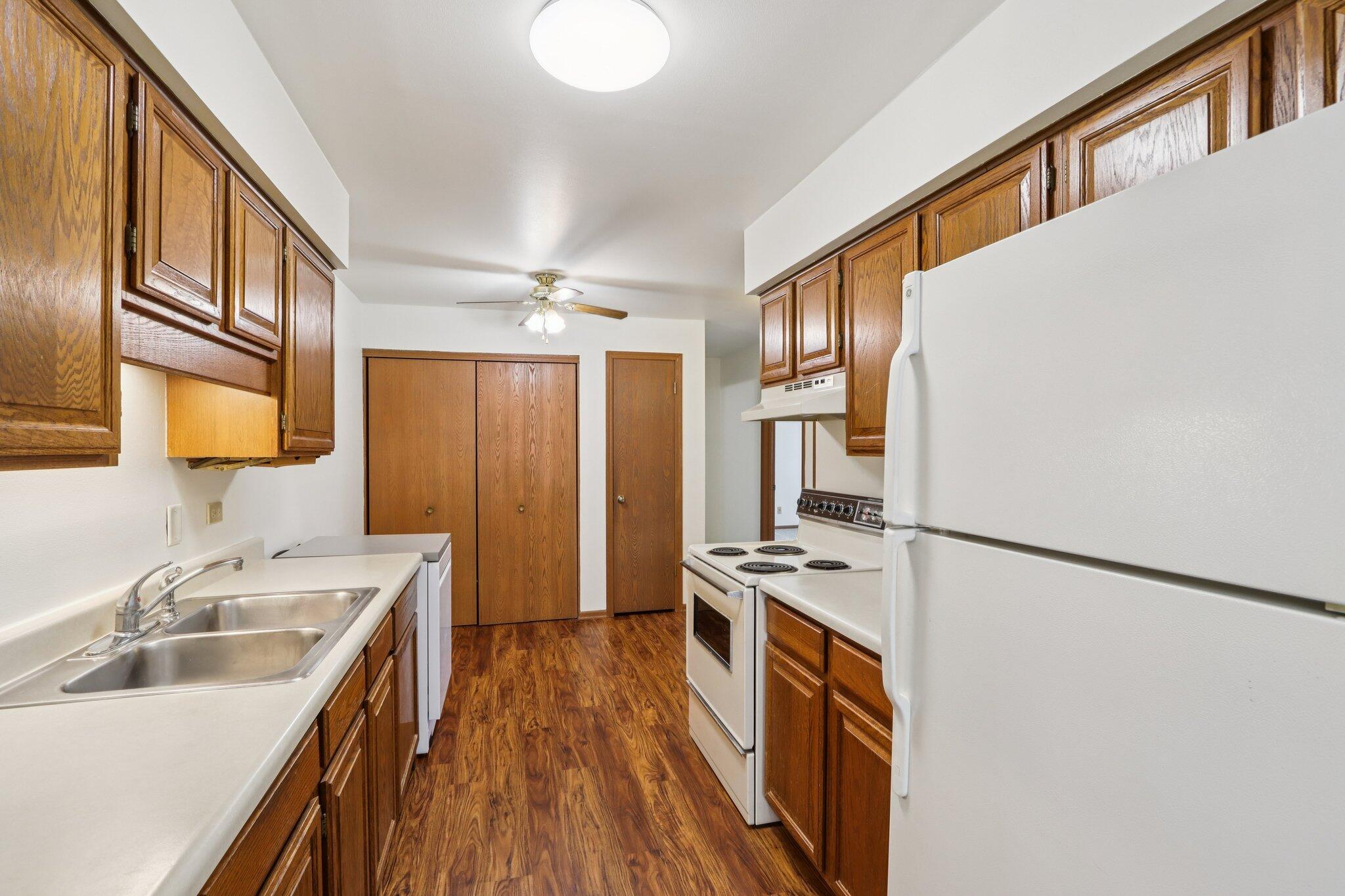 4417 South Green Ridge Circle, Unit G Greenfield, WI 53220 - Photo 11 of 34 Kitchen