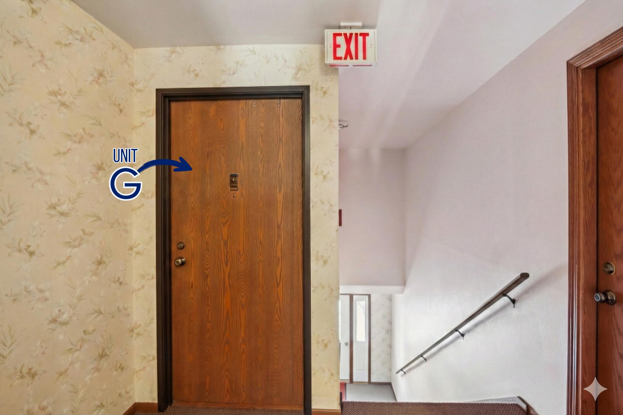 4417 South Green Ridge Circle, Unit G Greenfield, WI 53220 - Photo 32 of 34 Interior Entry Hall