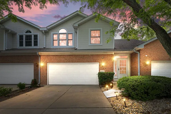 $330,000 | 14547 Club Cir Drive, Oak Forest, IL 60452