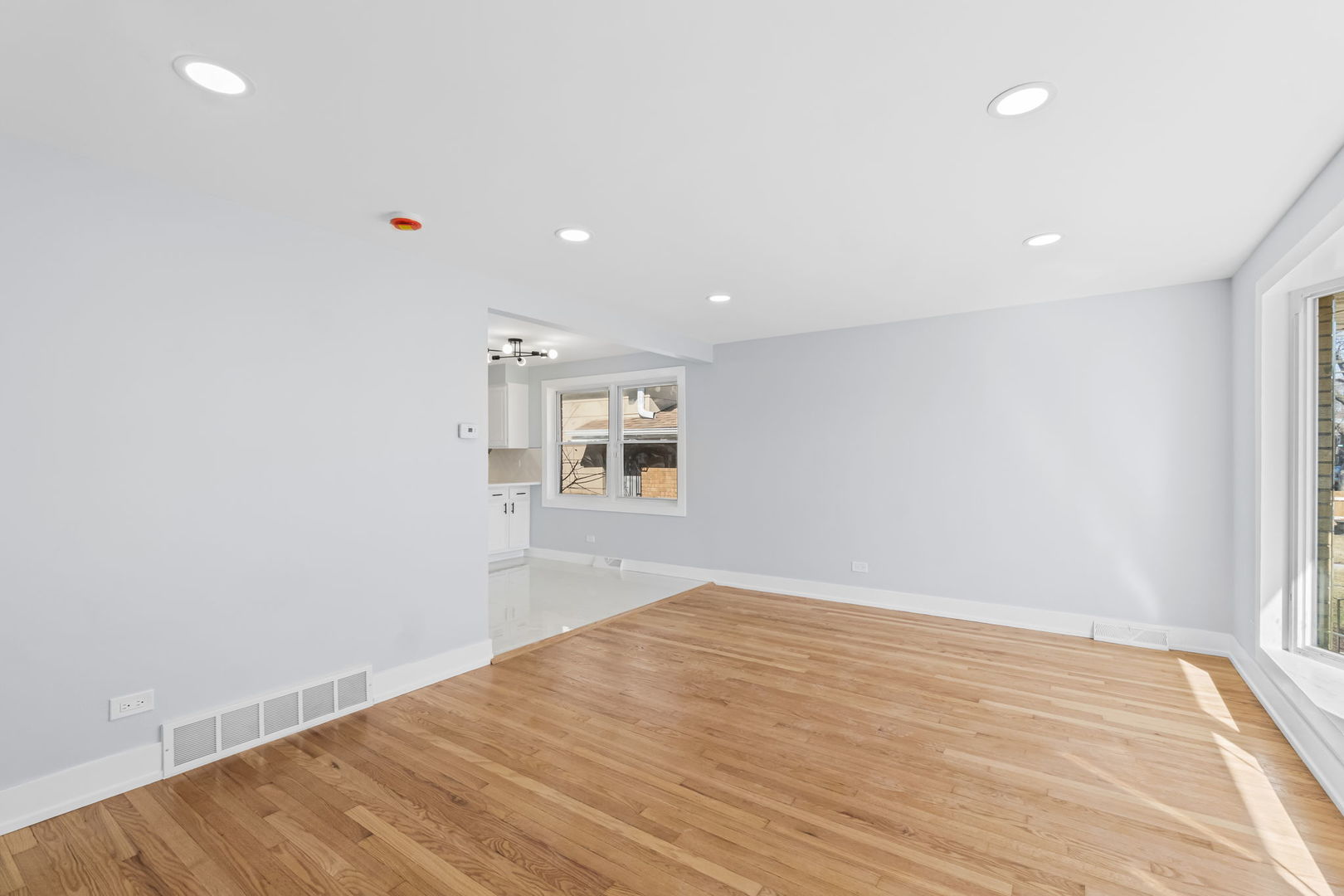 11520 South Aberdeen Street Chicago, IL 60643 - Photo 4 of 32