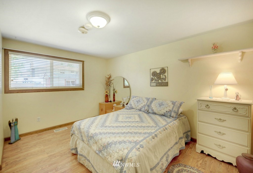 4224 Northeast 17th Street Renton, WA 98059 - Photo 14 of 17