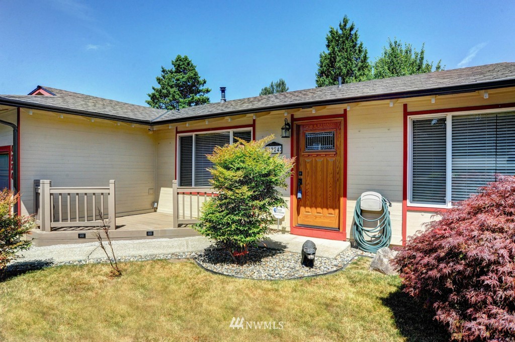 4224 Northeast 17th Street Renton, WA 98059 - Photo 3 of 17