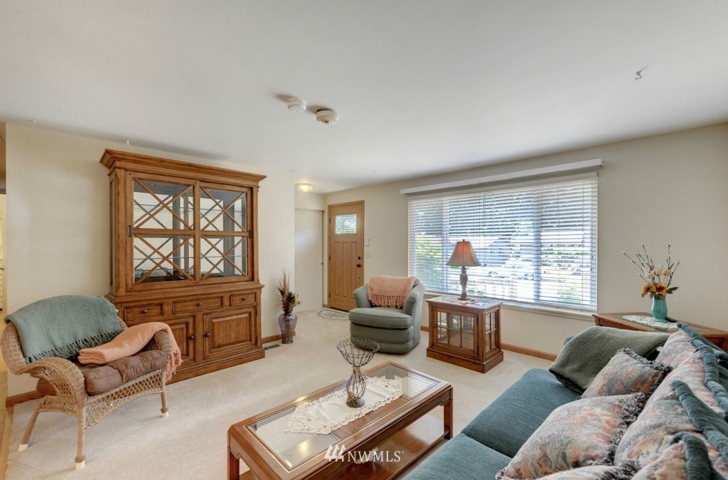 4224 Northeast 17th Street Renton, WA 98059 - Photo 4 of 17