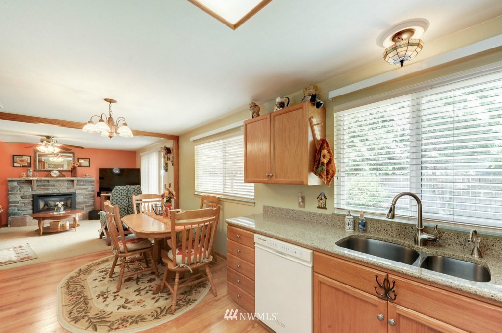 4224 Northeast 17th Street Renton, WA 98059 - Photo 8 of 17