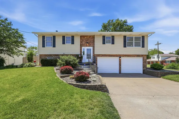 $340,000 | 625 West Valley Drive, Eldridge, IA 52748