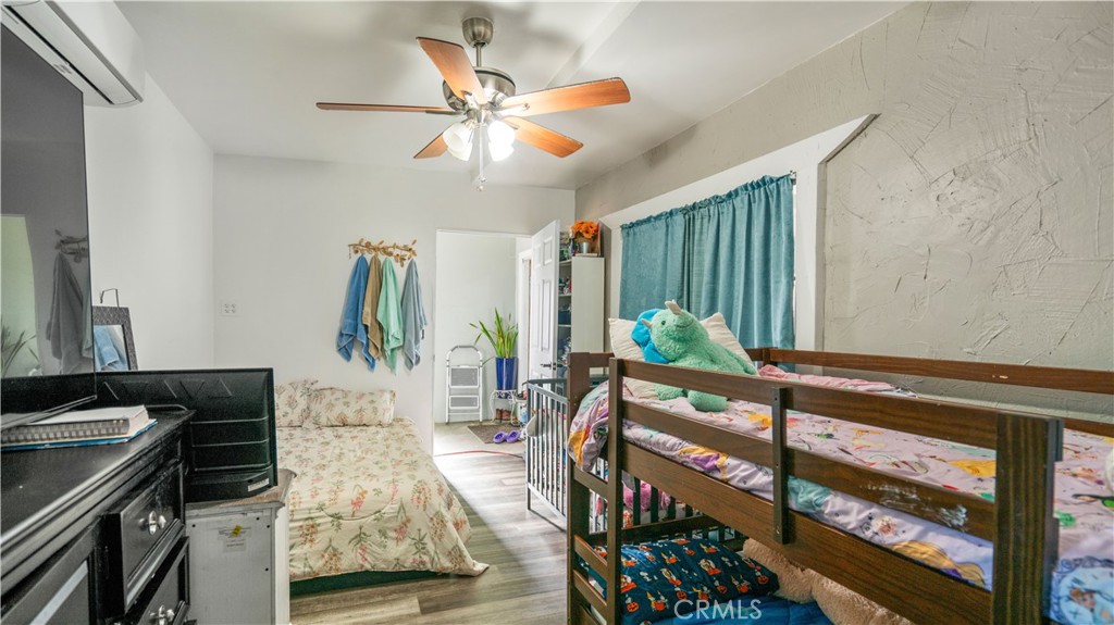 5737 Gammel Road Twentynine Palms, CA 92277 - Photo 24 of 48 a living room with furniture