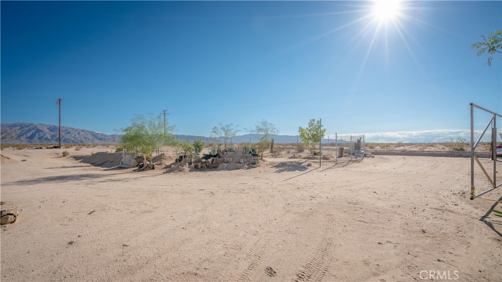 5737 Gammel Road Twentynine Palms, CA 92277 - Photo 32 of 48 a view of a beach with a yard