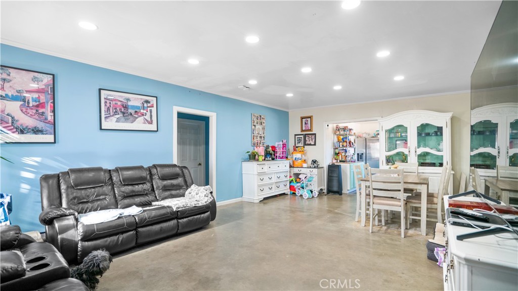 5737 Gammel Road Twentynine Palms, CA 92277 - Photo 8 of 48 a living room with furniture and a flat screen tv