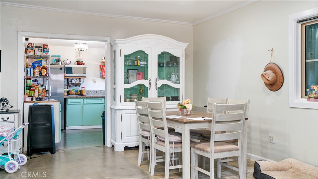 5737 Gammel Road Twentynine Palms, CA 92277 - Photo 9 of 48 a dining room with furniture and window