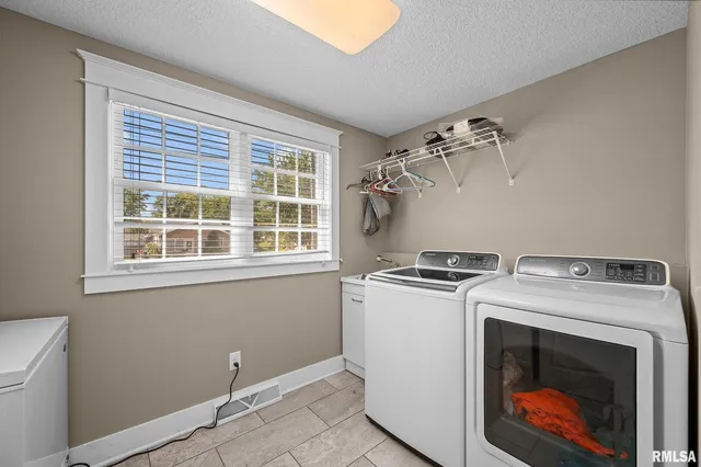 $299,000 | 2720 Kennedy Drive, East Moline, IL 61244