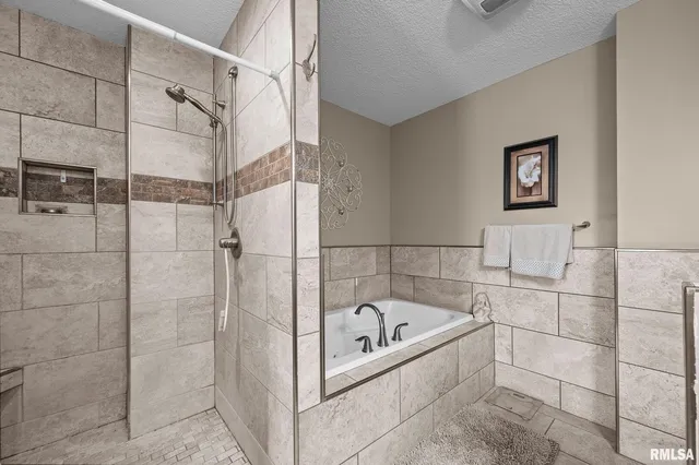 $299,000 | 2720 Kennedy Drive, East Moline, IL 61244