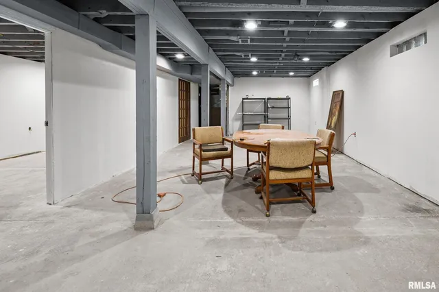 $299,000 | 2720 Kennedy Drive, East Moline, IL 61244