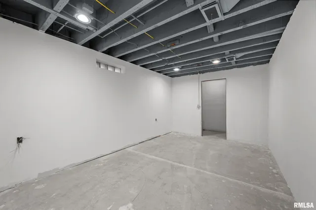 $299,000 | 2720 Kennedy Drive, East Moline, IL 61244