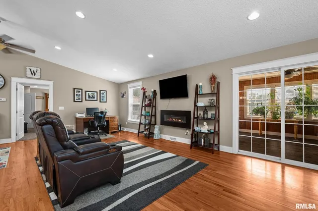 $299,000 | 2720 Kennedy Drive, East Moline, IL 61244