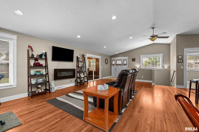 $299,000 | 2720 Kennedy Drive, East Moline, IL 61244