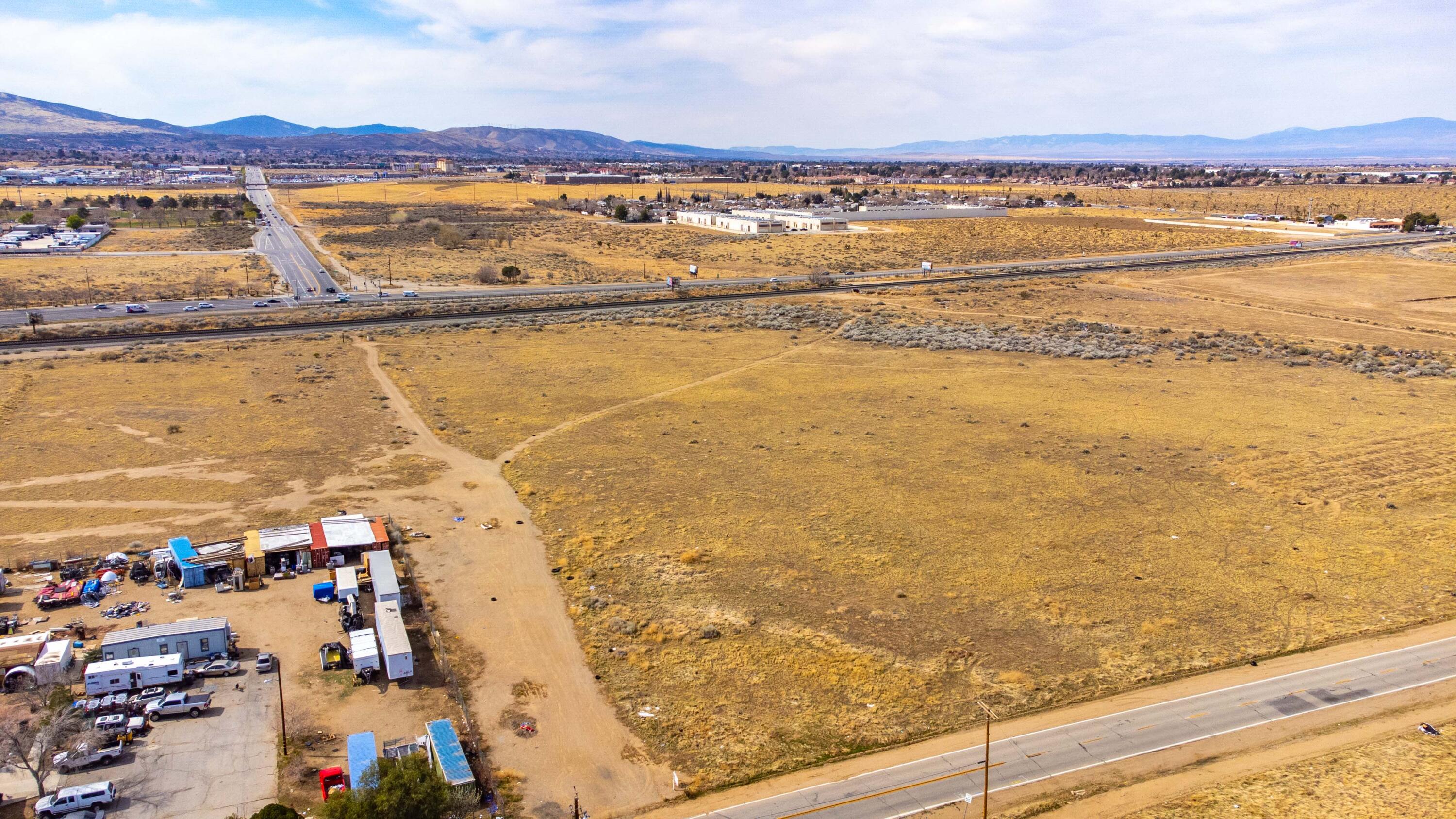 Corner Avenue East Palmdale, CA 93550 - Photo 8 of 8 a view of an ocean and a mountain